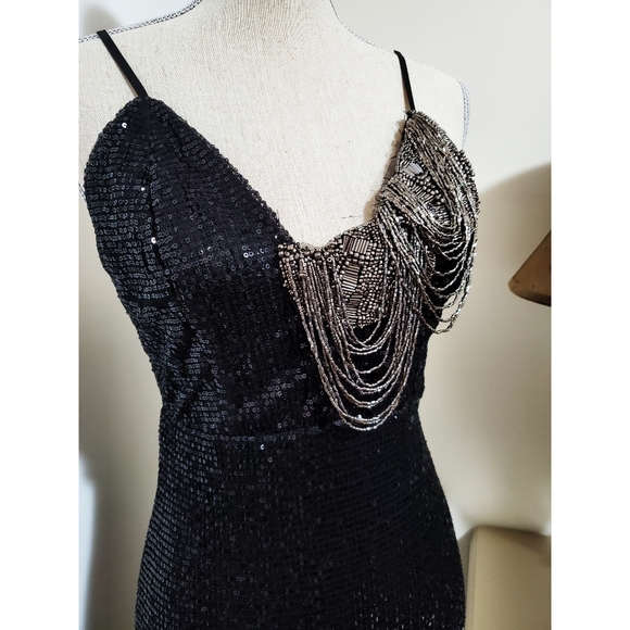 Dress - Picture 4 of 9